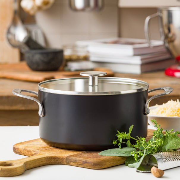 KitchenAid Olla Aluminio Negra Mate ø 20 cm / 3,1 litros - revestimiento antiadherente cerámico