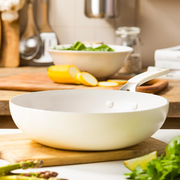 KitchenAid Wok Pan Aluminium Almond Cream ø 28 cm / 3.7 Litres - ceramic non-stick coating