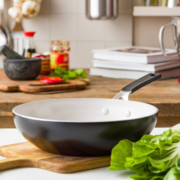 KitchenAid Wok Pan Aluminium Matte Black ø 28 cm / 3.7 Litres - ceramic non-stick coating