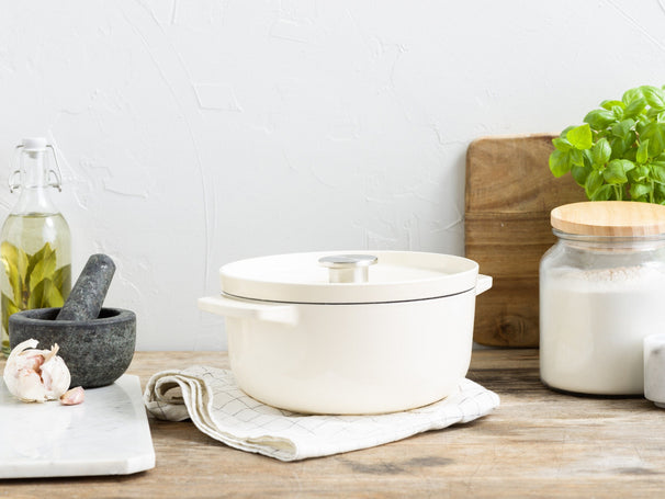 KitchenAid Casserole Cast Iron Cream ø 22 cm / 3.3 Litres - enamelled non-stick coating