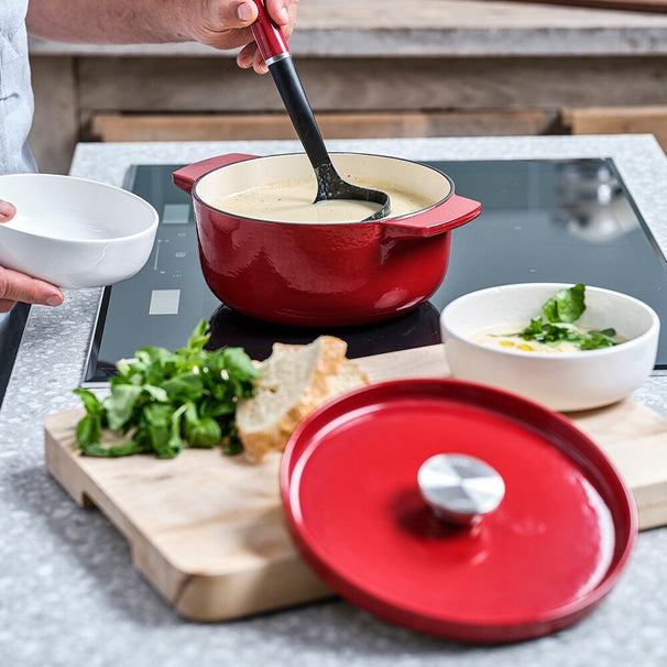 KitchenAid Casserole Cast Iron Empire Red ø 22 cm / 3.3 Litres - enamelled non-stick coating