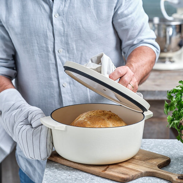 KitchenAid Casserole Cast Iron Cream ø 26 cm / 5.2 Litres - enamelled non-stick coating