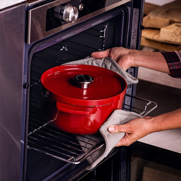 KitchenAid Casserole Cast Iron Empire Red ø 26 cm / 5.2 Litres - enamelled non-stick coating