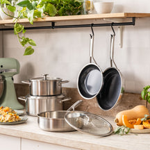 KitchenAid Koekenpannenset Multi-Ply RVS 2-delig - ø 24 & 28 cm - sfeerbeeld 1