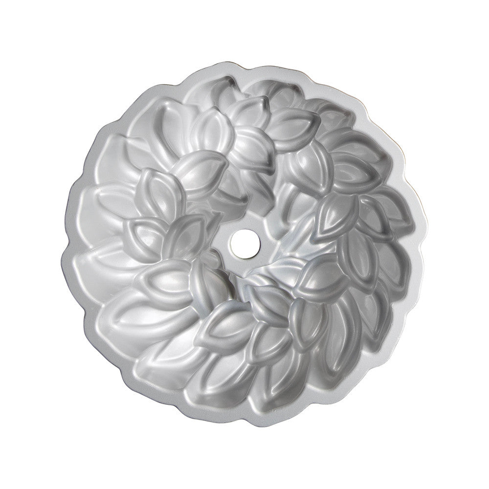 Nordic Ware Bundt Pan Laurel Wreath Gold - Cast Aluminum - ø 27 cm
