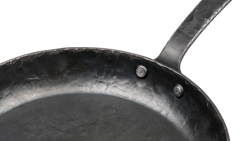 Forged Frying pan carbon steel – suitable for BBQ – Ø 24 cm – suitable for all heat sources
