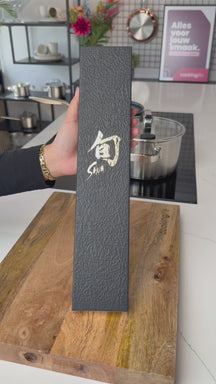 Kai Santoku knife Shun Classic - 32 layers damask steel - 18 cm - DM-0702