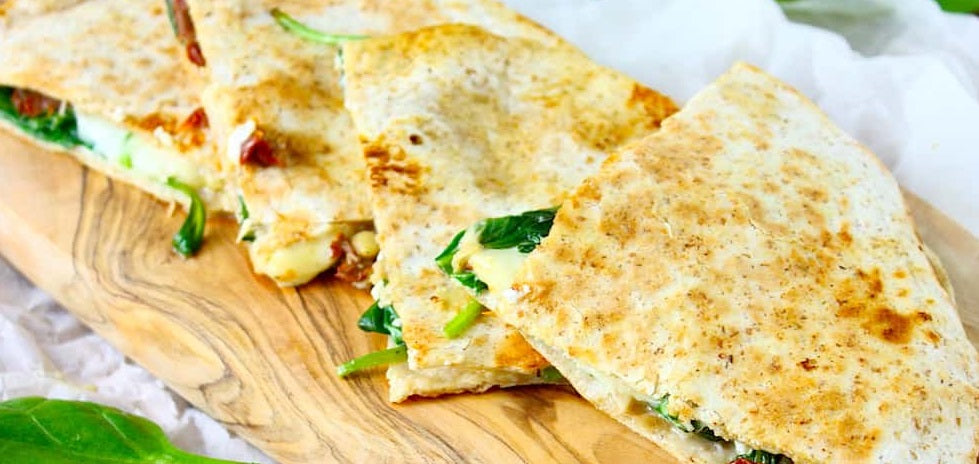 Crispy gluten-free quesadilla filled with chicken, bell pepper and creamy goat cheese