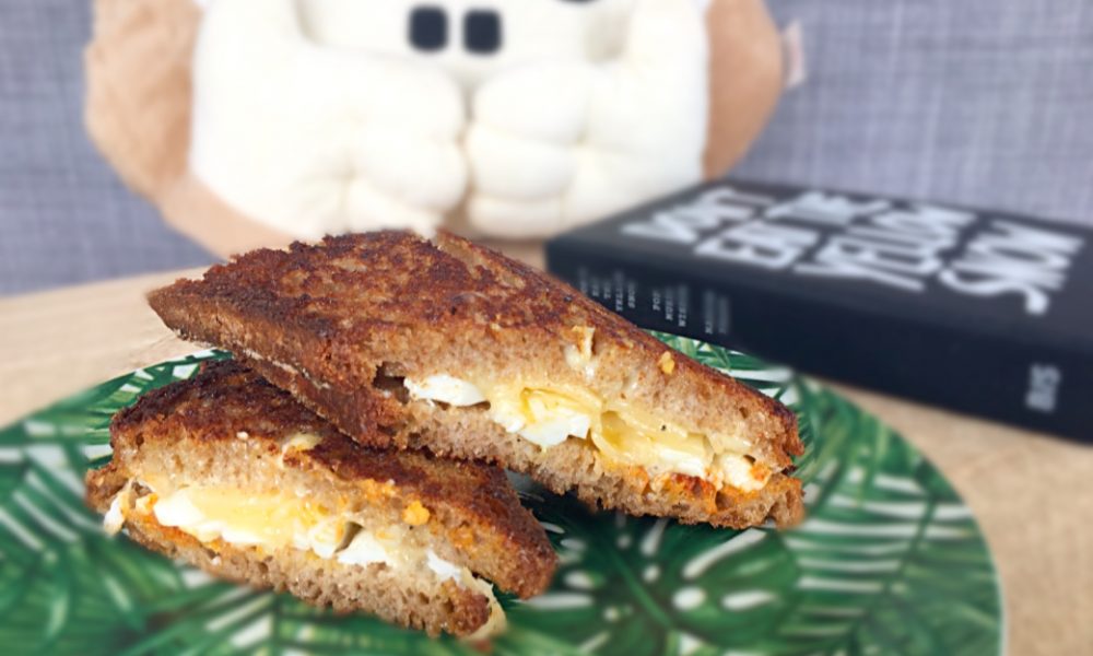 Una tosta con trufa, queso y huevo que no olvidarás jamás