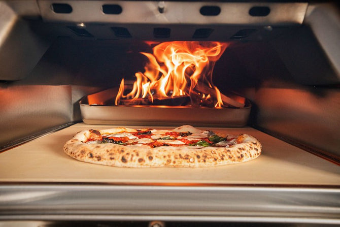 Pizza a la parrilla y accesorios para hornear